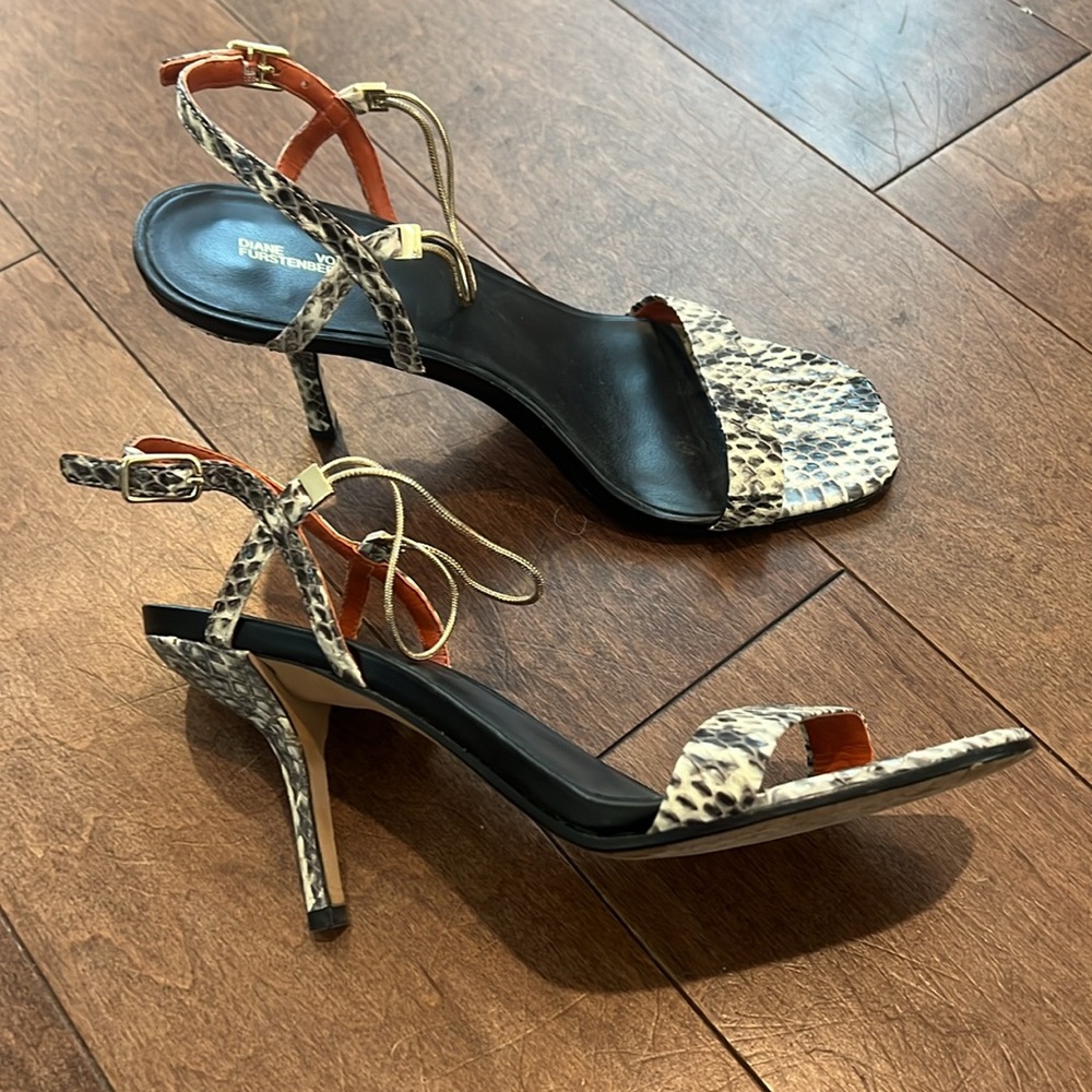 Diane Von Furstenberg DVF Frankie Snake Python Print
Strappy Sandal Heel 7.5